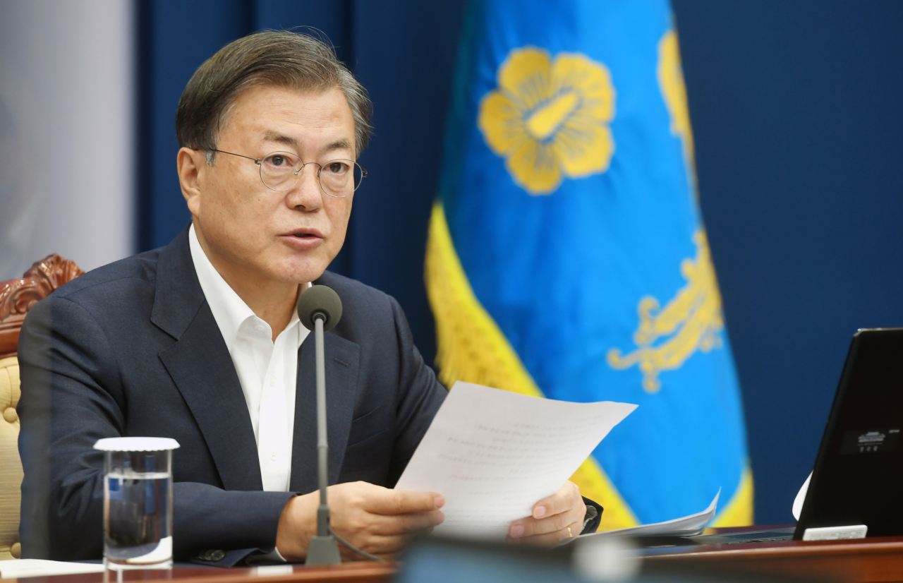 문재인 대통령이 26일 청와대에서 수석·보좌관 회의를 주재하고 있다. 연합뉴스