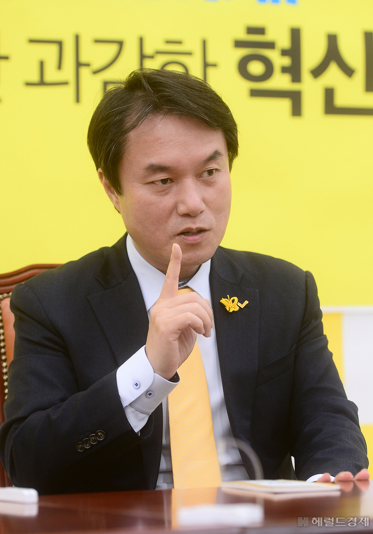 김종철 정의당 대표가 당대표실에서 헤럴드경제와 인터뷰를 하고 있다. 이상섭 기자 babtong@heraldcorp.com