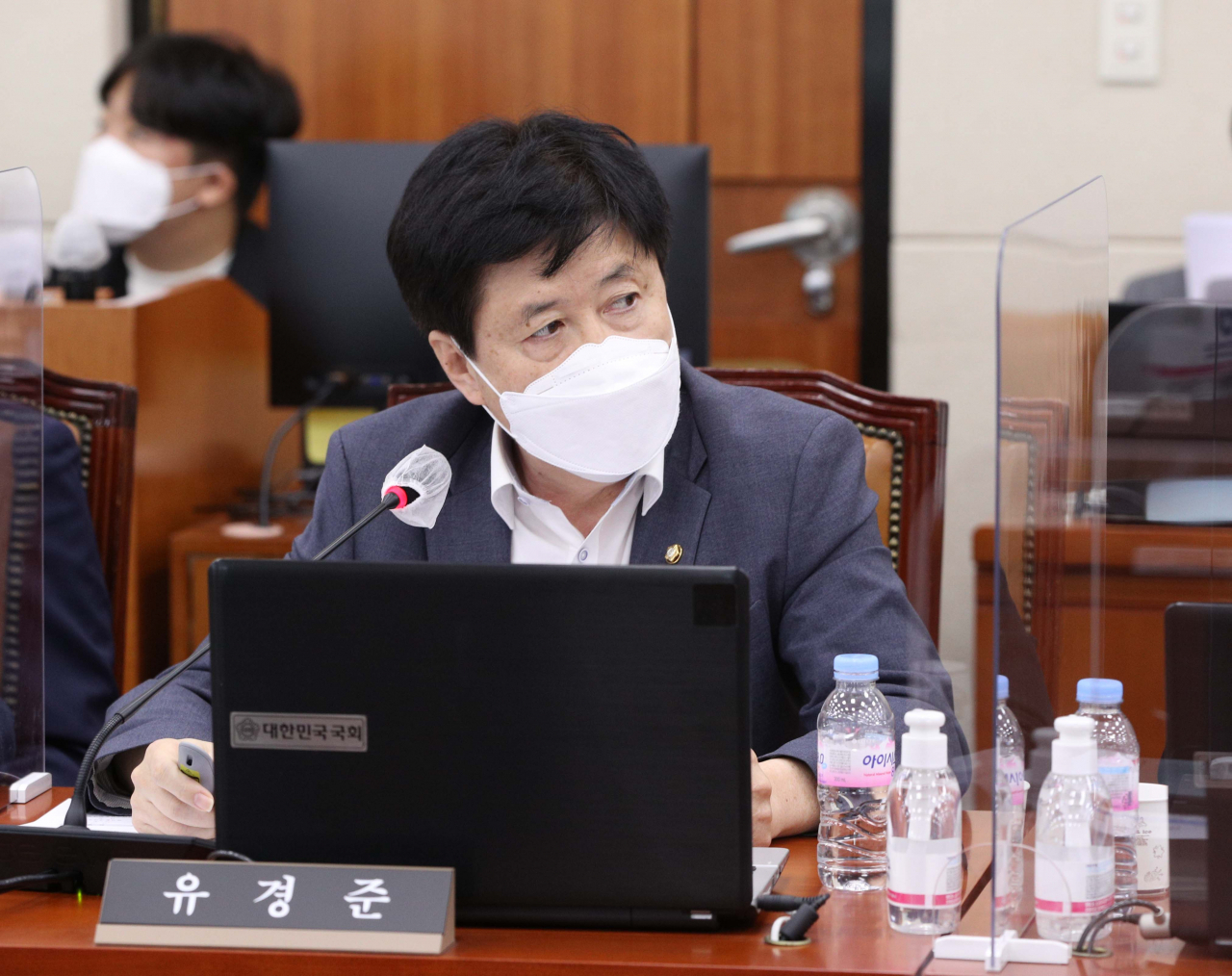 유경준 국민의힘 의원이 14일 오후 서울 여의도 국회에서 열린 기획재정위원회의 관세청·조달청·통계청에 대한 국정감사에서 강신욱 통계청장에게 질의하고 있다. [연합]