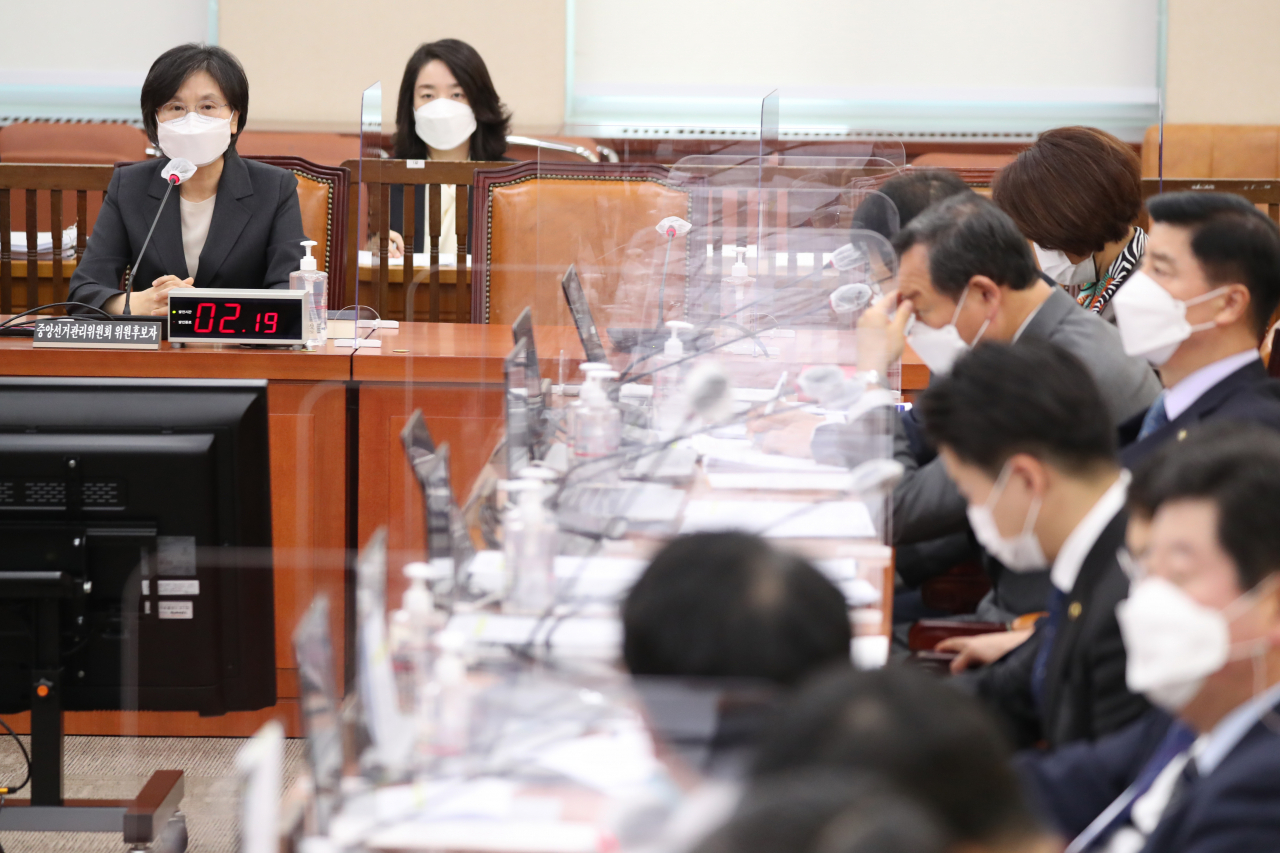 노정희 중앙선거관리위원 후보자가 27일 서울 여의도 국회에서 열린 인사청문회에서 답변하고 있다. [연합]
