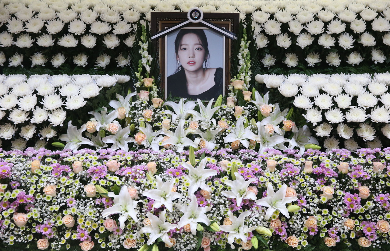 지난해 11월 25일 서울 서초구 가톨릭대 서울성모병원 장례식장에 마련된 가수 구하라씨의 빈소. [연합]