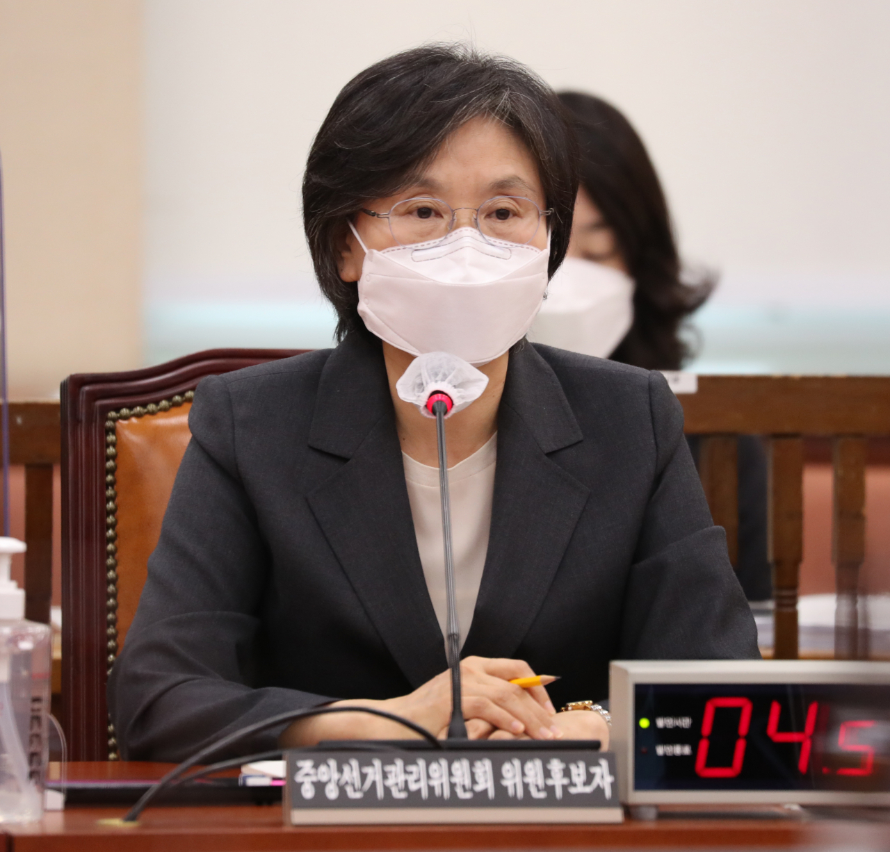 노정희 중앙선거관리위원 후보자가 27일 서울 여의도 국회에서 열린 인사청문회에서 답변하고 있다. [연합]