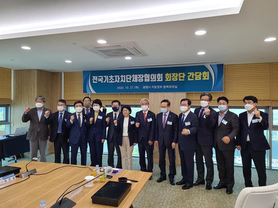 김철수 속초시장 페북 캡처.(왼쪽 4번째 김철수 시장)