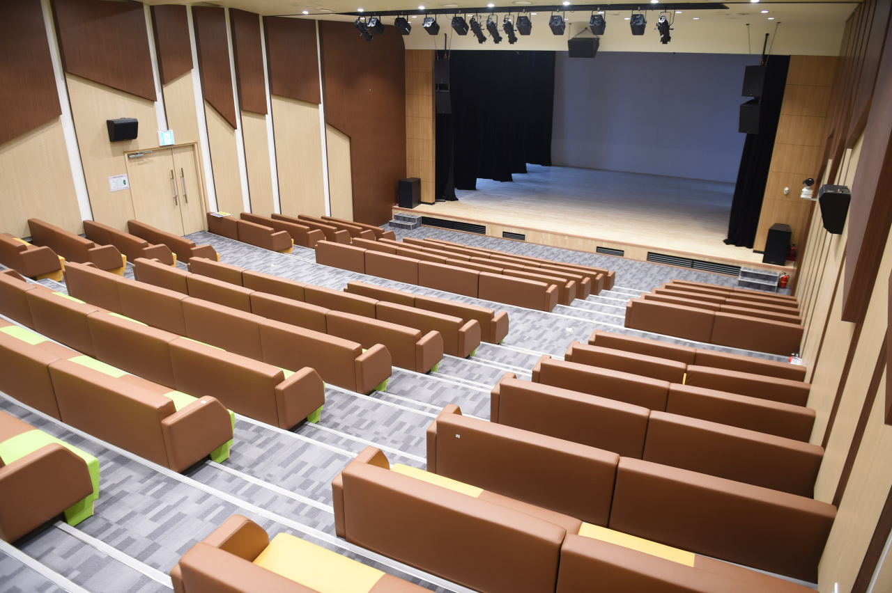 산만한 어린이 특성에 맞춰 관람석이 소파로 돼 있다. [노원구 제공]