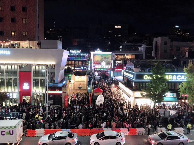 서울 용산구 이태원 일대에서 핼러윈 행사가 열리던 모습. [이태원 파출소 제공]