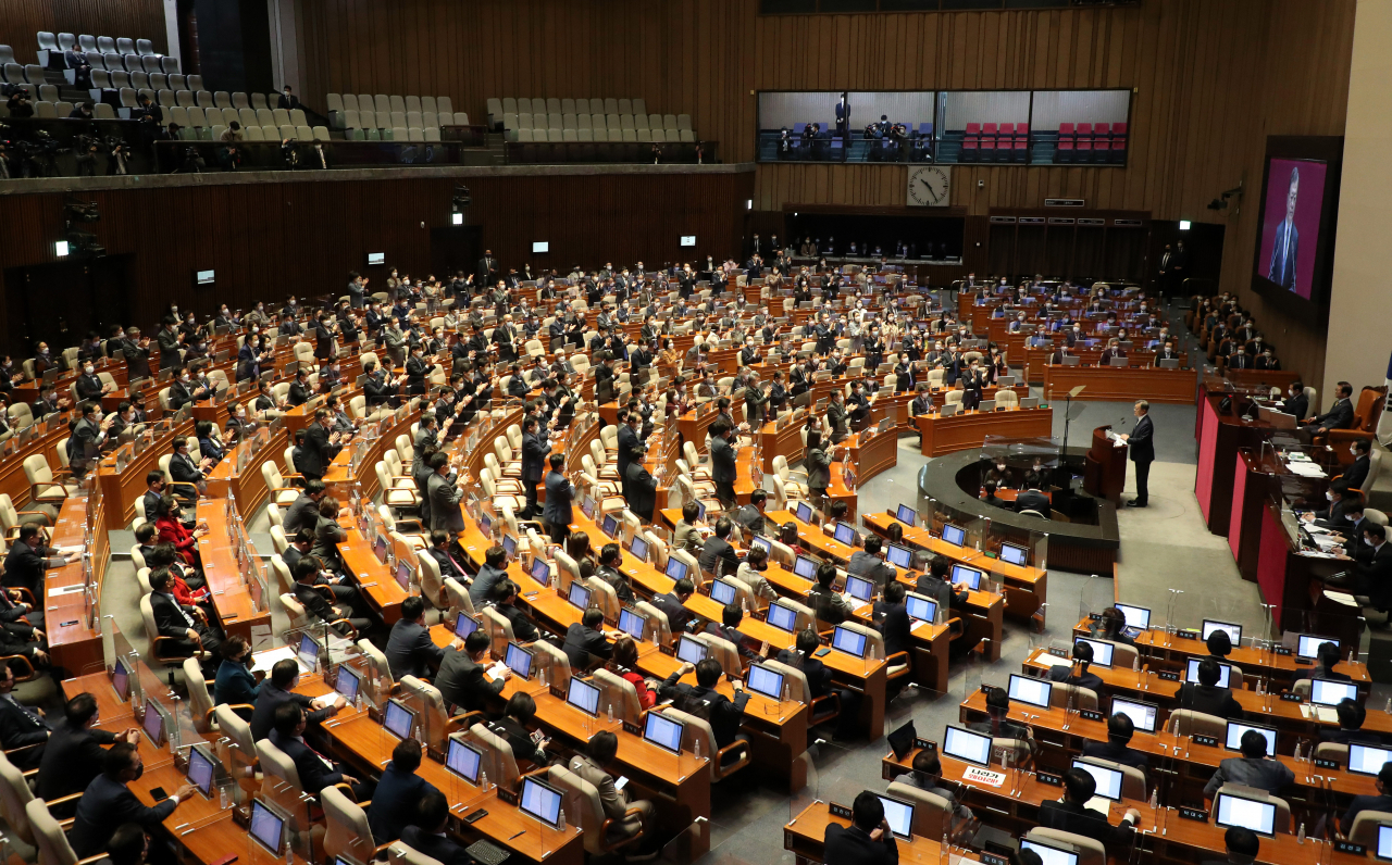 문재인 대통령이 28일 오전 국회 본회의장에서 2021년도 예산안 시정연설을 하고 있다. [연합]