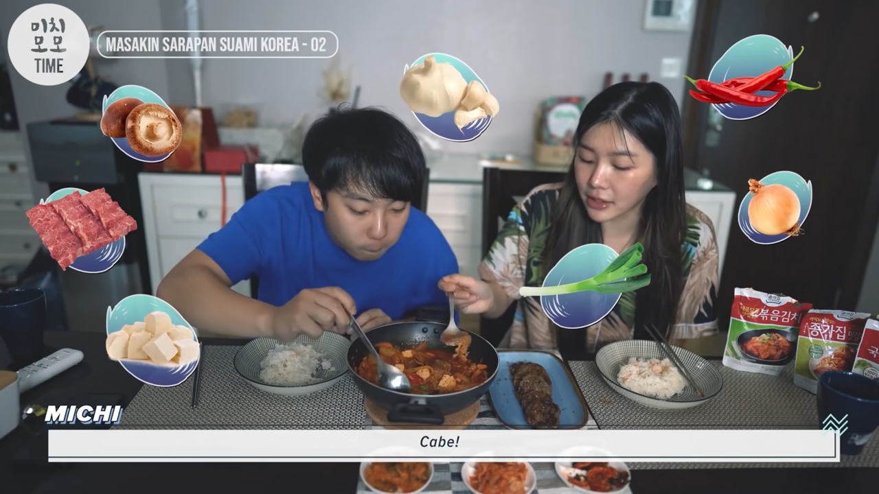 인플루언서 ‘미치모모’의 K-FOOD 홍보사진. [aT 제공]