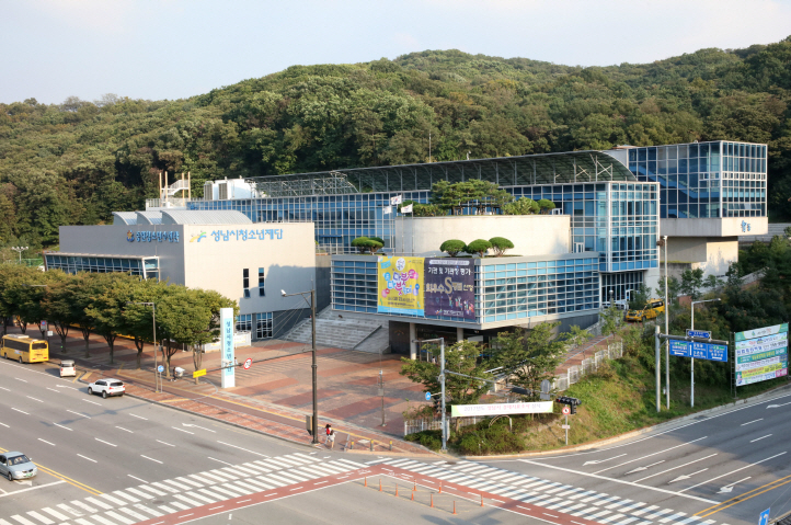 성남청소년재단.