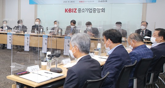 ‘주52시간제, 연착륙 방안 세미나’가 28일 중소기업중앙회에서 열렸다. [중기중앙회 제공]