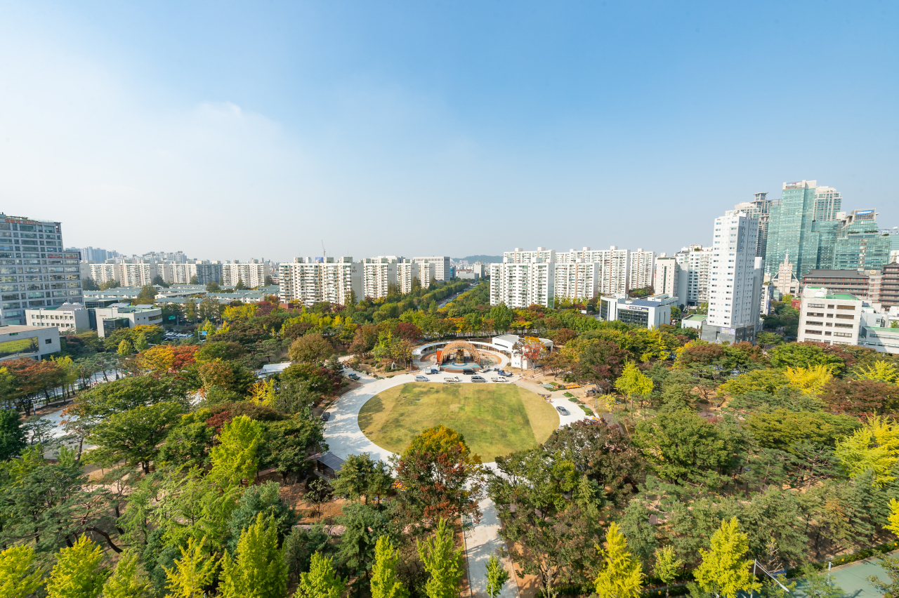 1988년 조성된 이후 30년간 구민들의 사랑을 받아왔던 양천근린공원 가을 전경. [양천구 제공]