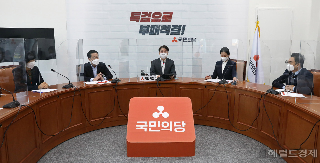 [헤럴드경제=이상섭 기자] 안철수 국민의당 대표가 29일 오전 서울 여의도 국회에서 열린 최고위원회의에서 모두발언을 하고 있다. babtong@heraldcorp.com