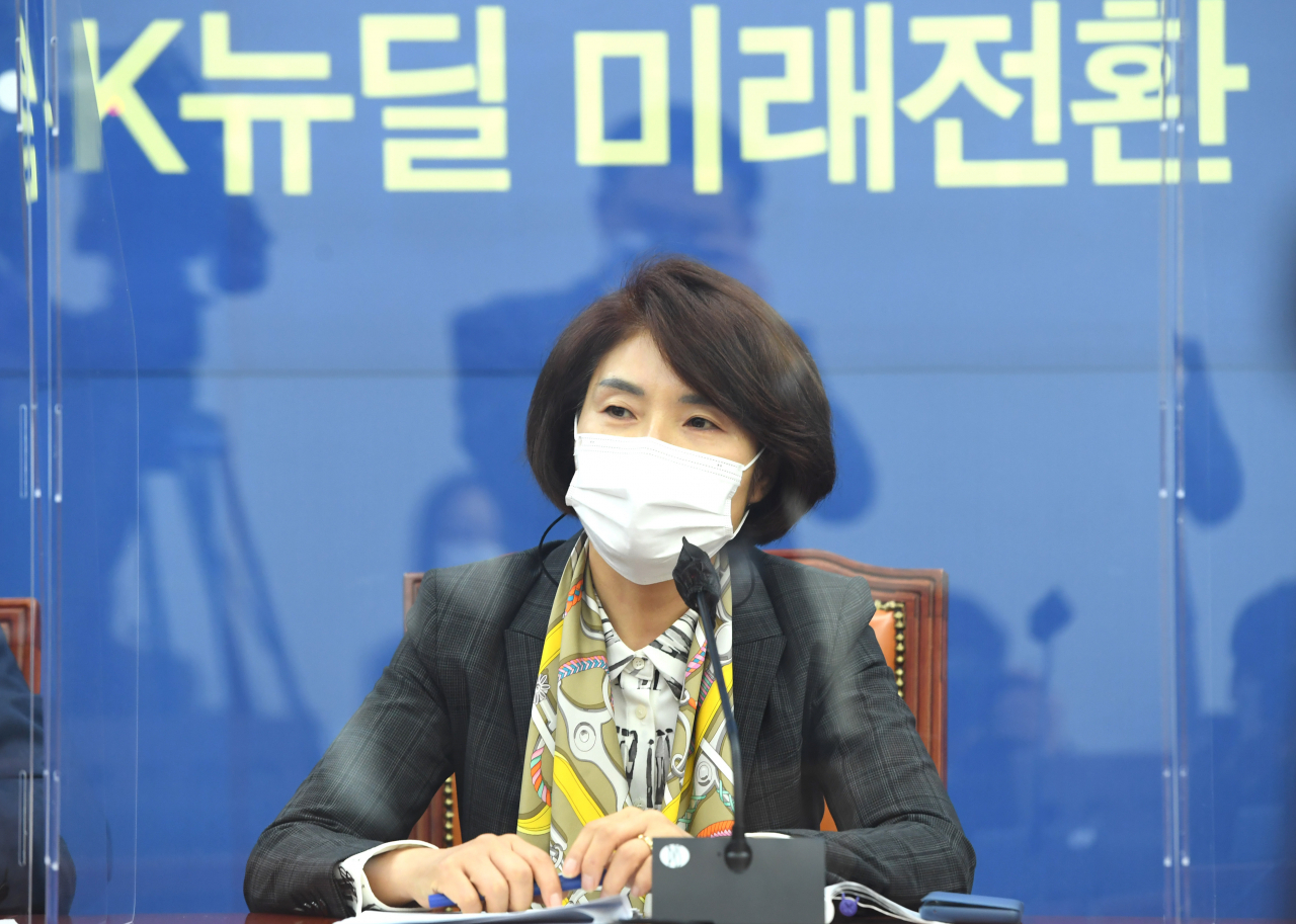 더불어민주당 한정애 정책위의장이 29일 오전 서울 여의도 국회에서 열린 정책조정회의에서 발언하고 있다. 연합뉴스