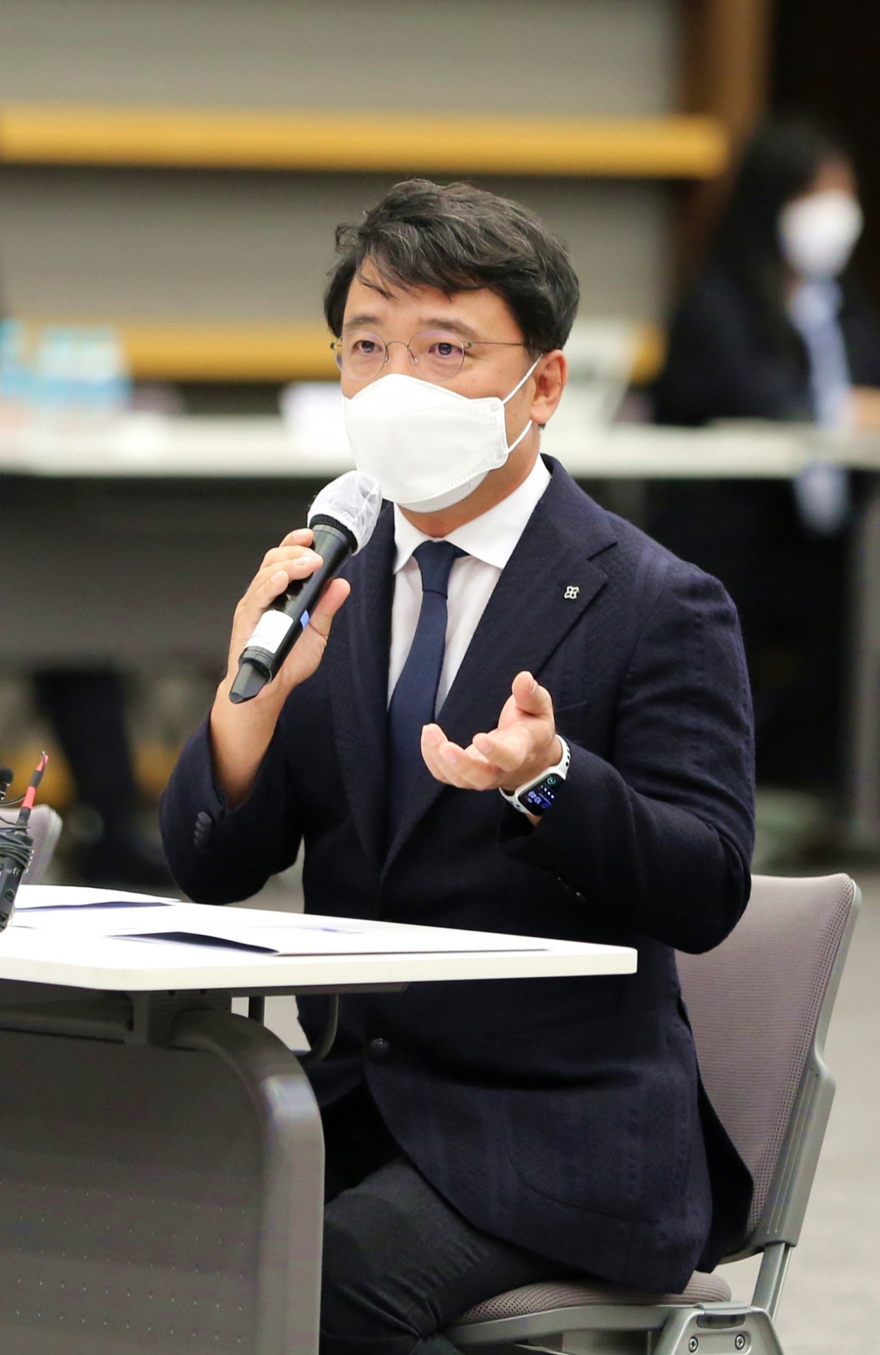 김택진 엔씨소프트 대표가 판교 R&D센터에서 국민의힘 미래산업일자리특위를 만나 게임산업의 미래에 대해 설명하고 있다. 김 대표는 이자리에서 게임산업의 핵심은 디지털 액터를 만드는 것이라고 강조했다. [엔씨소프트 제공]