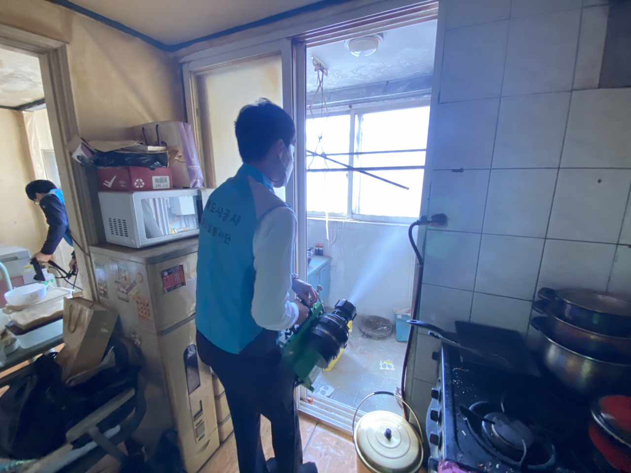 취약계층 방역 봉사활동을 실시했다. [평택도시공사 제공]