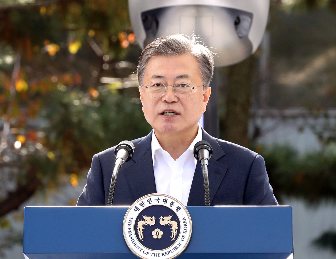 문재인 대통령이 30일 오전 현대자동차 울산공장에서 '친환경 이동수단, 깨끗하고 안전하게'라는 주제로 열린 간담회에서 발언하고 있다. [연합]