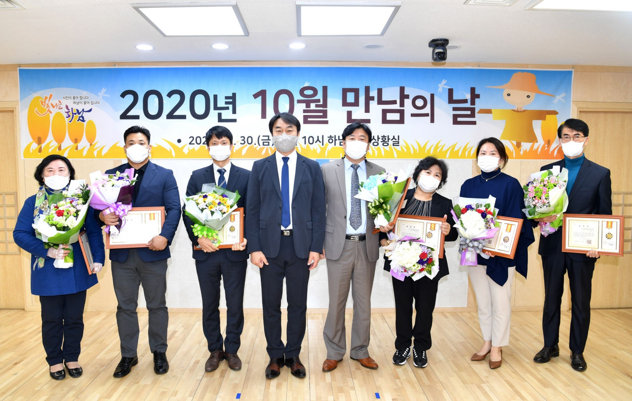 하남시 ‘10월 만남의 날’ 시정발전 위해 봉사한 모범시민 표창. [하남시]