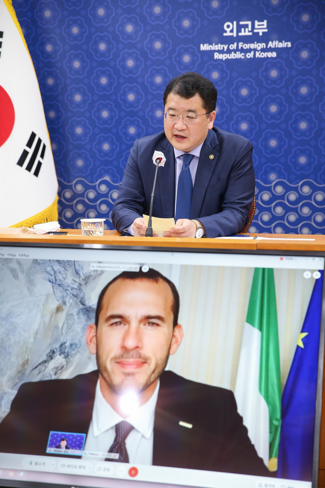 최종건 외교부 차관이 지난 30일 만리오 디 스테파노 이탈리아 외교차관과 제1차 한-이탈리아 전략대화를 진행하고 있다. [외교부 제공]