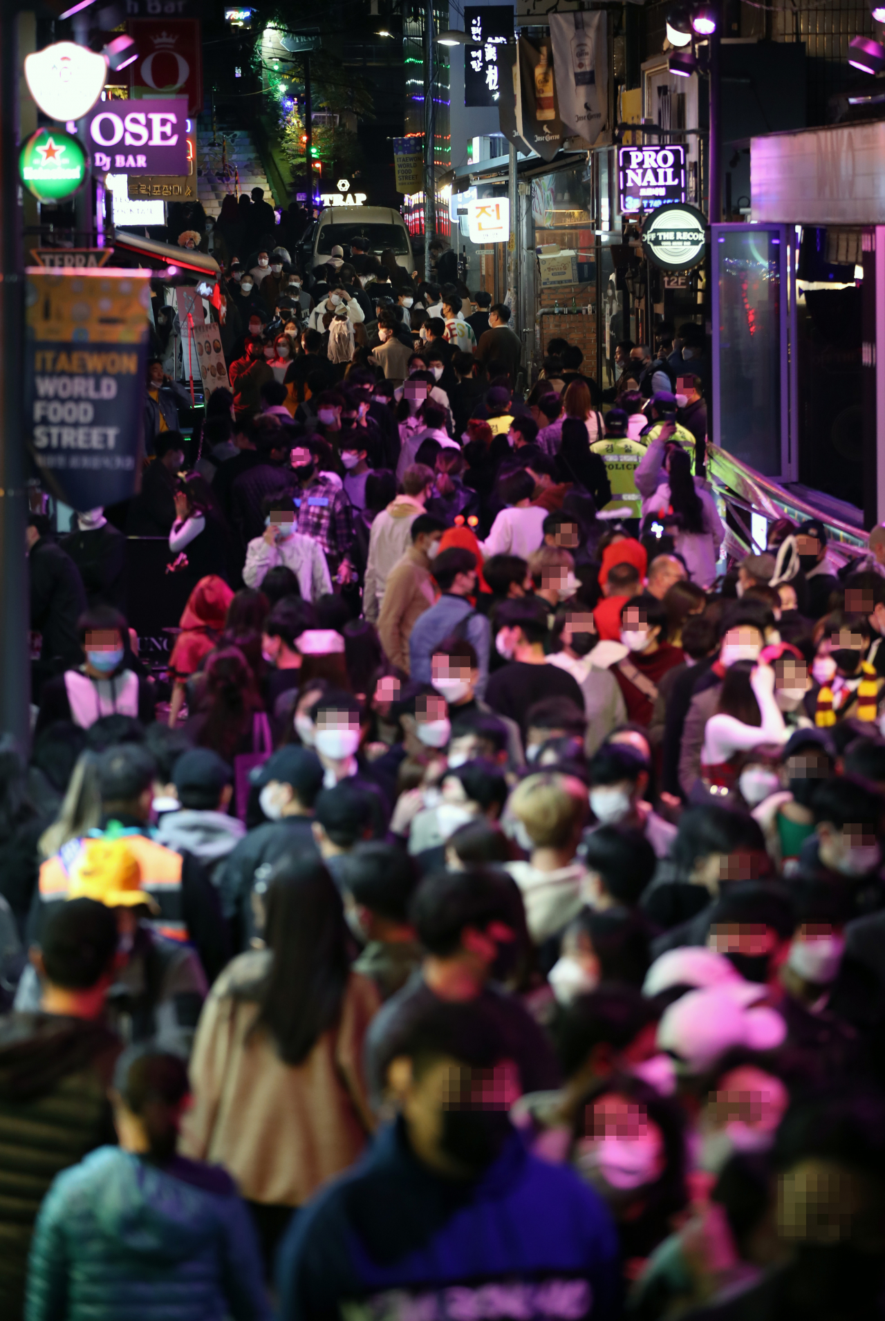 핼러윈 데이인 31일 서울 용산구 이태원 거리 모습. 연합뉴스