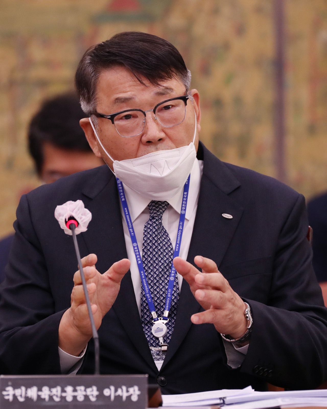조재기 국민체육진흥공단 이사장이 15일 국회에서 열린 국정감사에서 의원 질의에 답변하고 있다. 연합뉴스