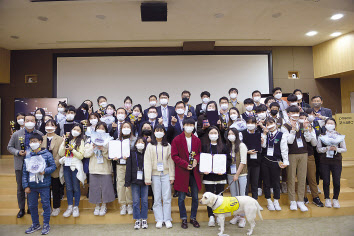 포스코ICT가 유튜버로 활동하고자 하는 장애인을 지원하기 위해 지난해 이어 유튜브 공모전을 개최했다고 2일 밝혔다. [포스코ICT 제공]