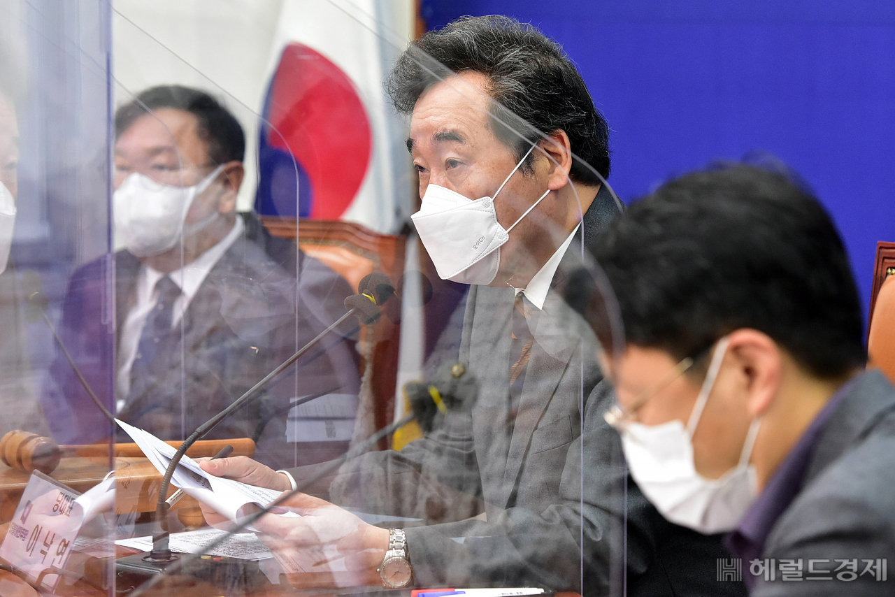 [헤럴드경제=이상섭 기자] 3일 오전 국회에서 열린 더불어민주당 제1차 중앙위원회의에서 이낙연 대표가 발언을 하고 있다. babtong@heraldcorp.com
