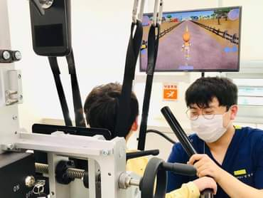 서울시 어린이병원 로봇보행치료. [서울시 제공]