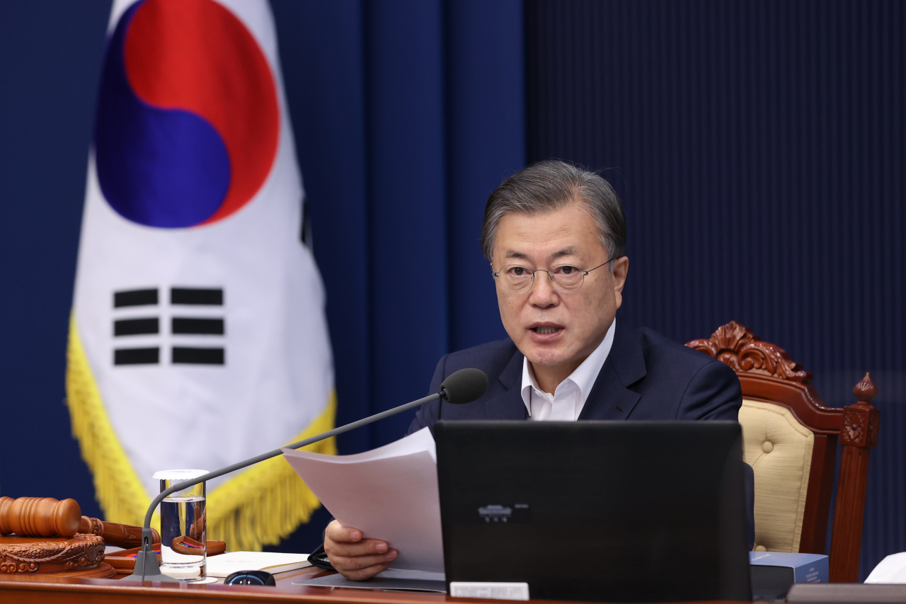 문재인 대통령이 3일 오전 청와대에서 국무회의를 주재하고 있다. [연합]