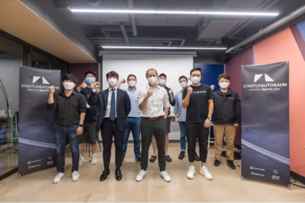 스타트업 아우토반 최종 참가 5개 스타트업 관계자들의 모습.