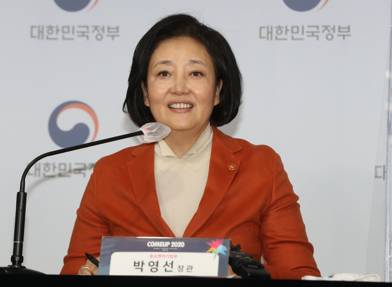 박영선 중소벤처기업부 장관이 3일 정부서울청사에서 스타트업 축제 컴업(COMEUP)2020에 관해 브리핑하고 있다. [연합]