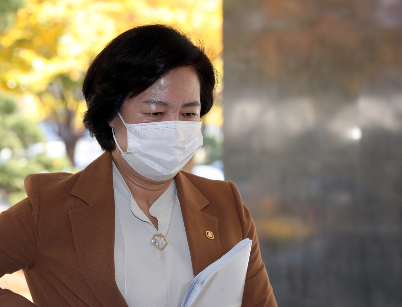 추미애 법무부 장관이 지난 3일 오전 국무회의에 참석하기 위해 정부서울청사로 들어서고 있다. [연합]