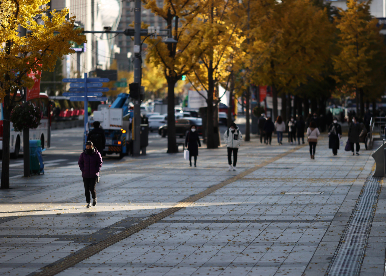 Temperatures have dropped to below zero degrees Celsius in Seoul, South Korea, on Tuesday morning. (Yonhap)