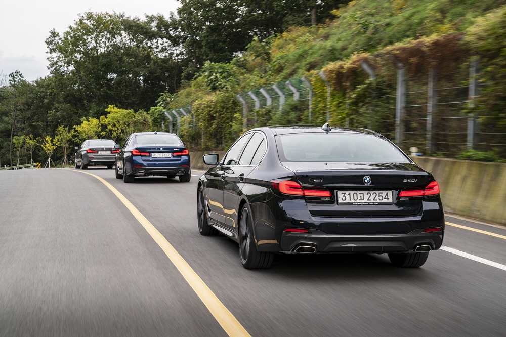 BMW 코리아가 5일 경기도 광주 퍼들하우스에서 프리미엄 비즈니스 세단인 뉴 5시리즈와 럭셔리 투어러(Tourer) 모델 뉴 6시리즈 그란 투리스모를 공식출시했다고 밝혔다. 사진은 BMW 뉴 5시리즈. [BMW 코리아 제공]