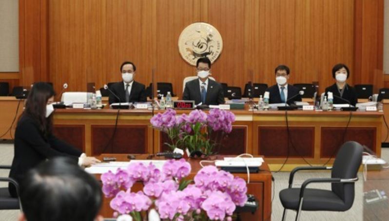 National Intelligence Service chief Park Jie-won (2nd from L) attends an audit session at the Intelligence Committee of the National Assembly in Seoul on Nov. 3, 2020.  (Yonhap)