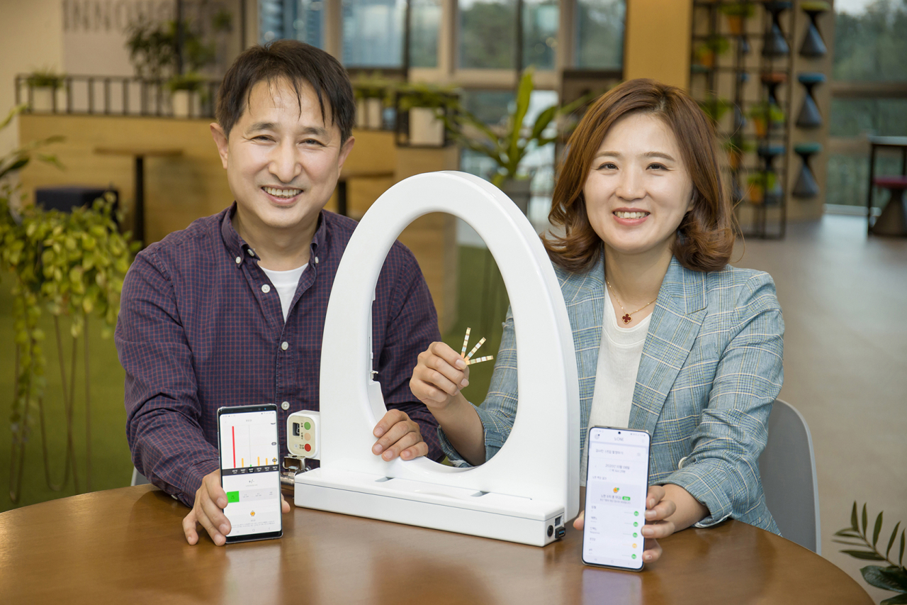 삼성전자 C랩 인사이드 우수과제로 선정돼 스타트업으로 창업하는 옐로시스. 옐로시스는 체계적인 건강 관리를 도와주는 홈 IoT 소변 검사 시스템이다. [삼성전자 제공]