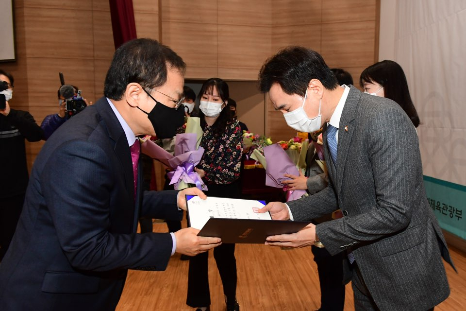 서철모 화성시장은 바둑의 날 기념식에서 대한체육회장상을 수상했다. [화성시 제공]