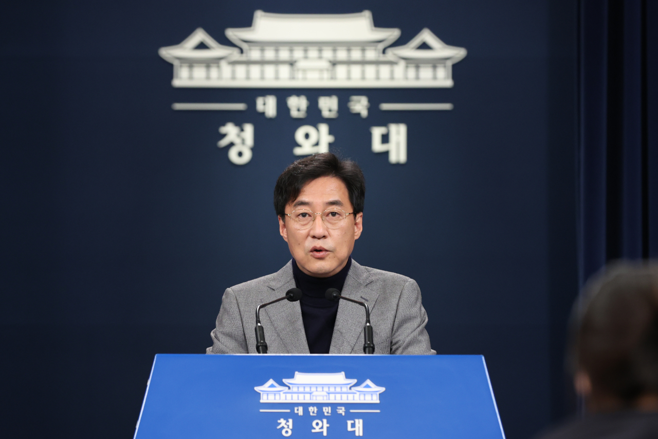 Cheong Wa Dae spokesperson Kang Min-seok. Yonhap