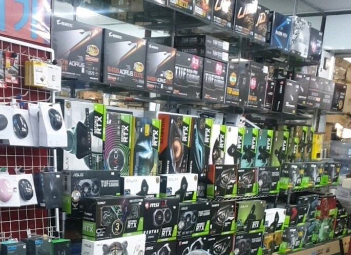 용산전자상가 한 매장에 쌓여있는 인비디아의 RTX3080 (사진=FM코리아)