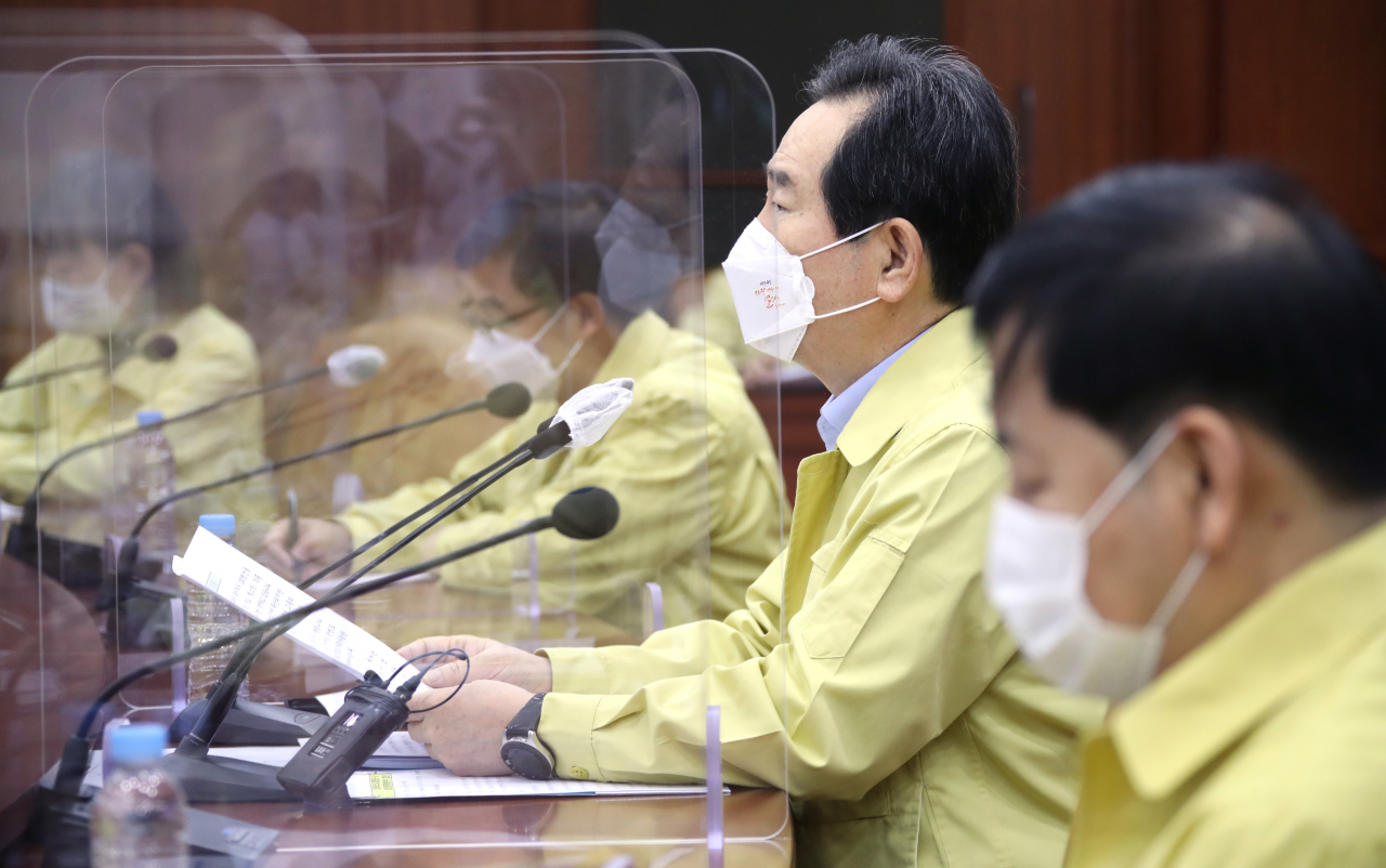 정세균 국무총리가 6일 정부서울청사에서 열린 코로나19 대응 중앙재난안전대책본부회의를 주재하고 있다. [연합]