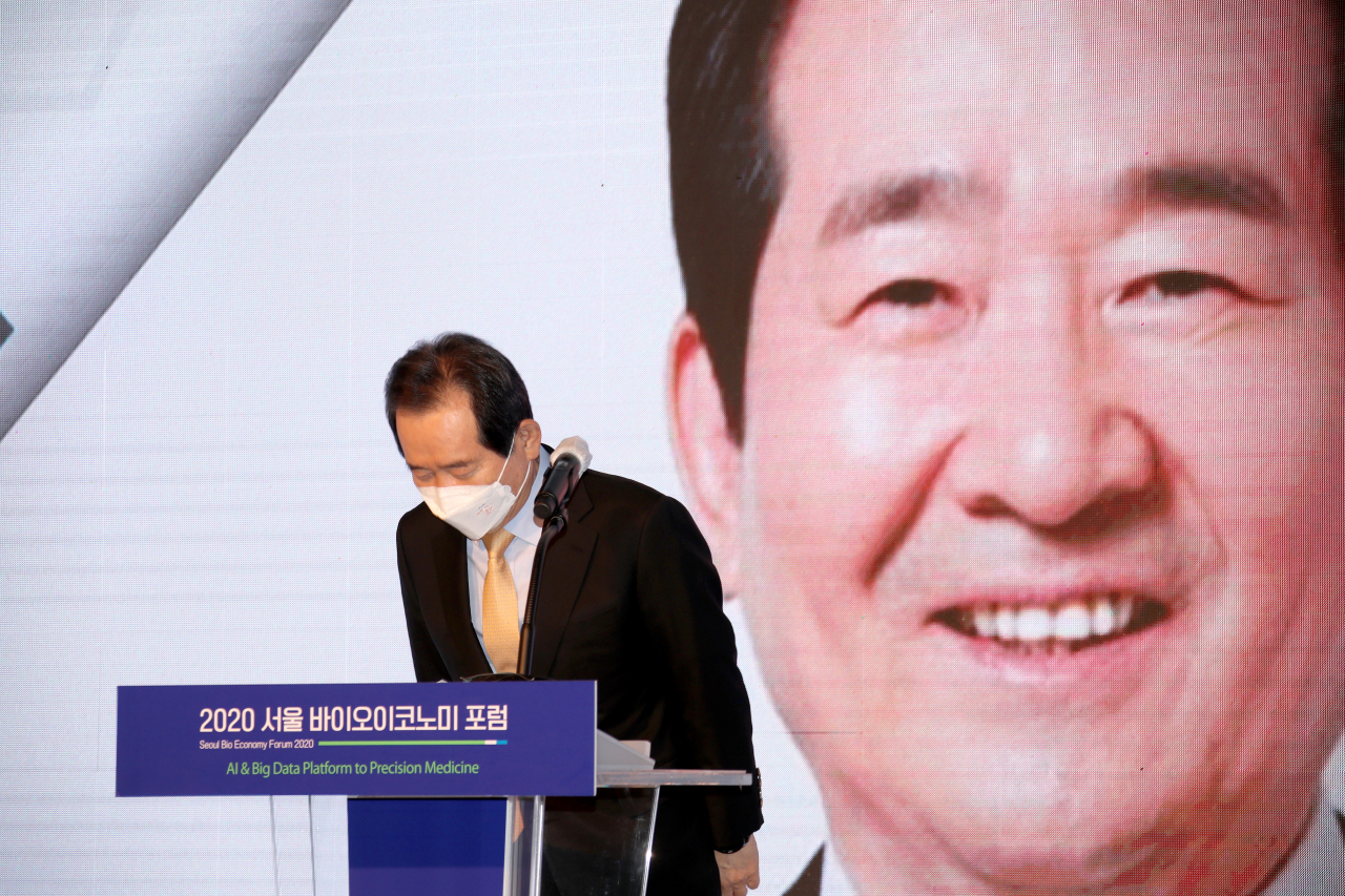 정세균 국무총리가 6일 서울 더프라자호텔에서 열린 '2020 서울 바이오이코노미 포럼'에 참석해 인사하고 있다. [연합]