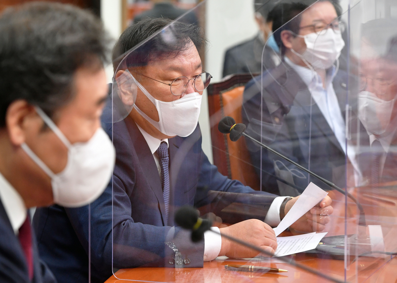 더불어민주당 김태년 원내대표가 6일 서울 여의도 국회에서 열린 최고위원회의에서 발언하고 있다. [연합]