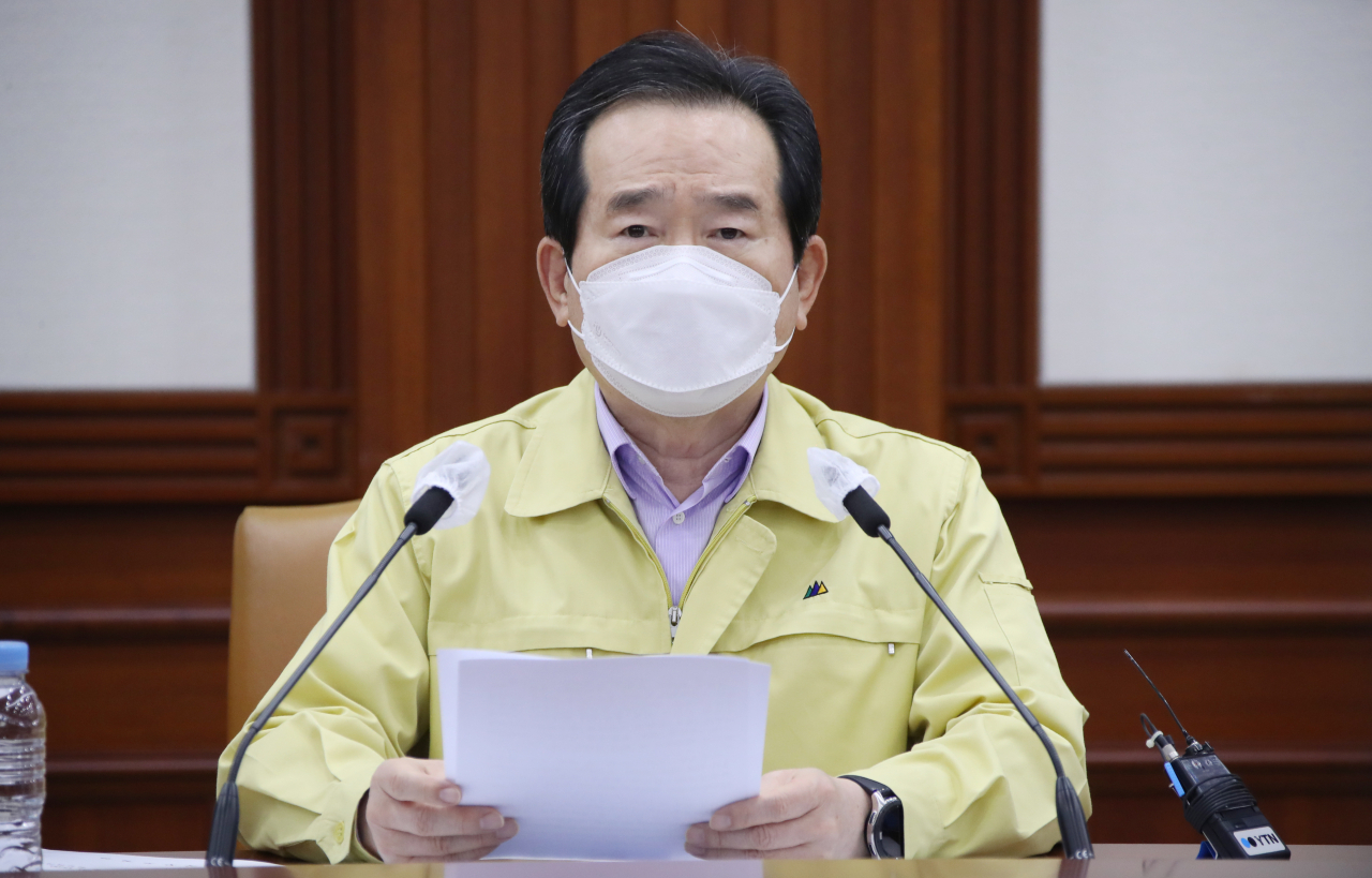 정세균 국무총리가 8일 정부서울청사에서 열린 코로나19 대응 중앙재난안전대책본부회의에서 모두발언을 하고 있다. [연합]