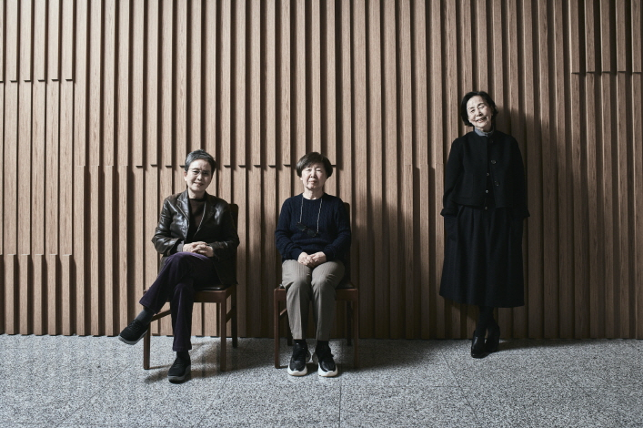한태숙 연출, 정복근 작가, 배우 손숙(왼쪽부터) [경기도극단 제공]