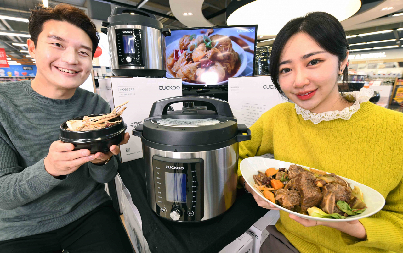 홈플러스가 멀티 압력 쿠커 ‘쿠쿠 스피드팟’을 업계에서 처음으로 출시했다 [홈플러스 제공]