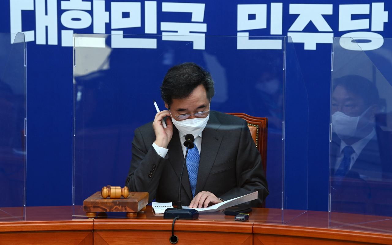 [헤럴드경제=이상섭 기자] 이낙연 더불어민주당 대표가 9일 오전 서울 여의도 국회에서 열린 최고위원회 회의에서 발언을 하고 있다. babtong@heraldcorp.com