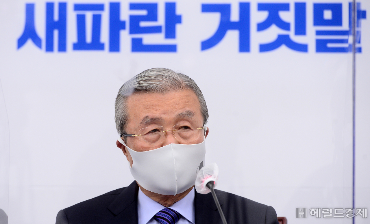 [헤럴드경제=이상섭 기자] 국민의힘 김종인 비상대책위원장이 9일 오전 서울 여의도 국회에서 열린 비상대책위원회의에서 발언을 하고 있다. babtong@heraldcorp.com