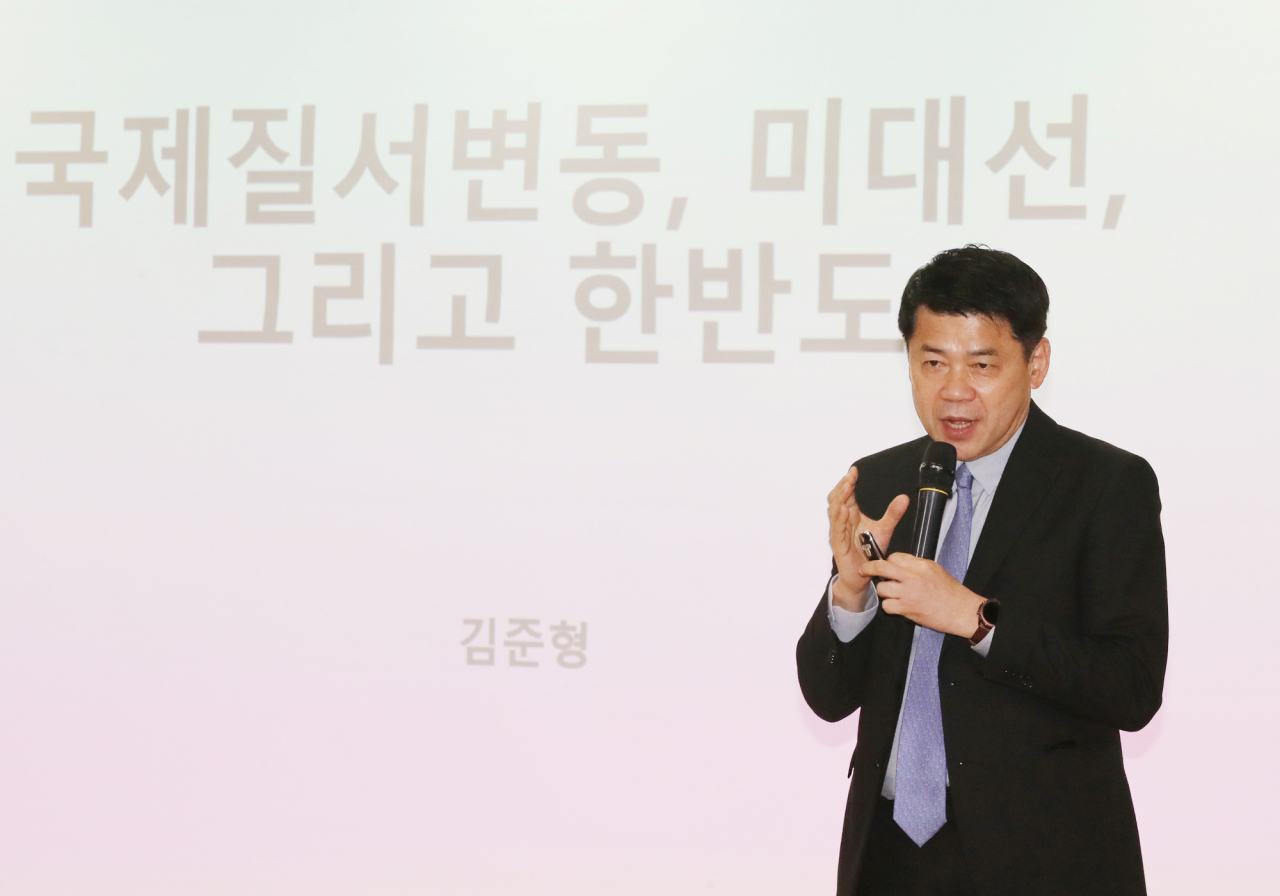 김준형 국립외교원장이 9일 오전 서울 여의도 국회 의원회관에서 열린 경제민주화와 평화통일을 위한 국민연대(민평련) 초청 강연에서 ' 미국 대선결과 분석 및 한미관계 전망'에 대해 강연하고 있다. [연합]