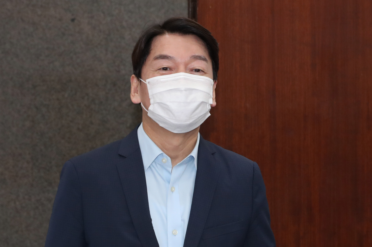 안철수 국민의당 대표가 9일 오전 서울 여의도 국회에서 열린 최고위원회의에 참석하고 있다. [헤럴드경제=이상섭 기자]