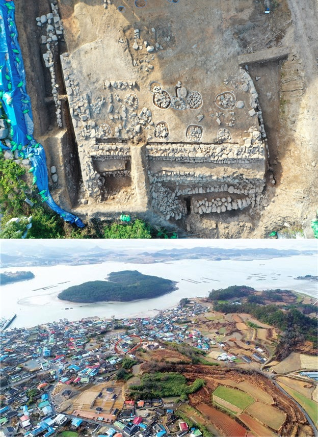 전라우수영 동헌지 축대 및 행각(사진 위)과 전라우수영 항공사진. [해남군 제공]