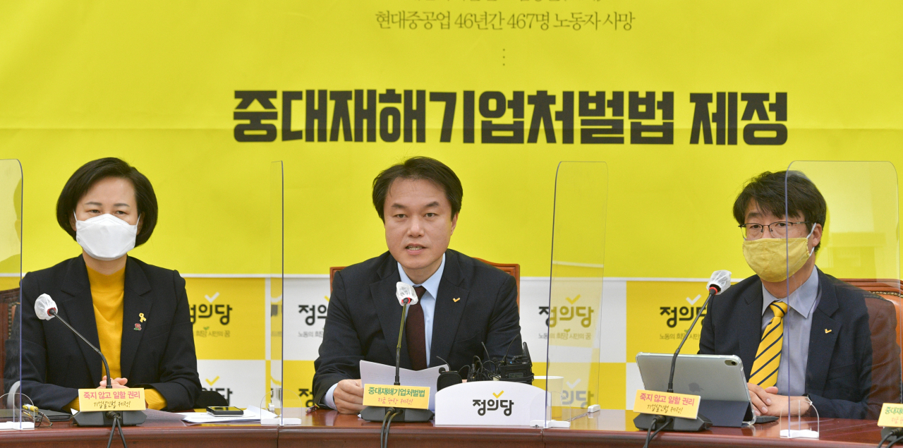 김종철 정의당 대표가 9일 국회에서 열린 대표단 회의에서 발언하고 있다. 이상섭 기자 babtong@heraldcorp.com