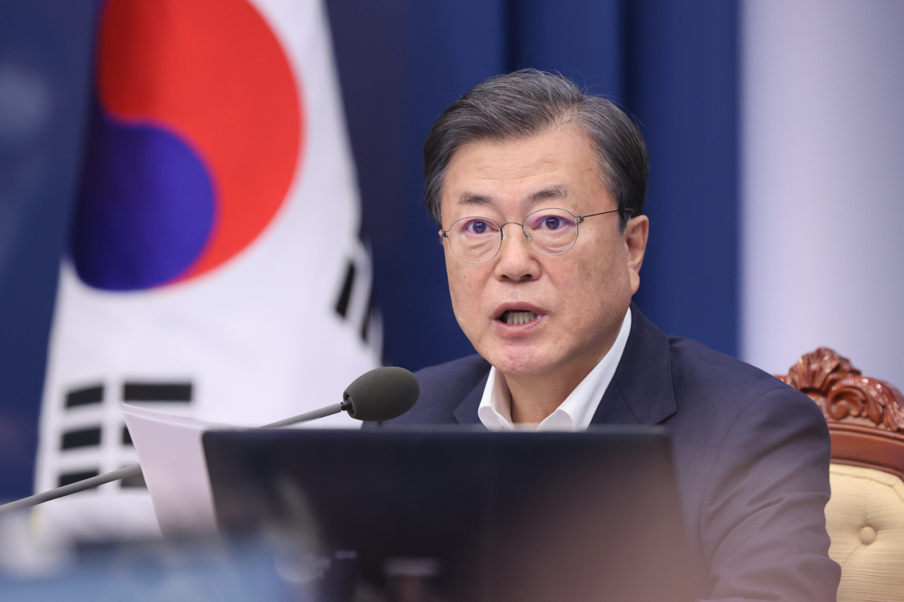 문재인 대통령이 9일 청와대에서 수석·보좌관 회의를 주재하고 있다. [연합]